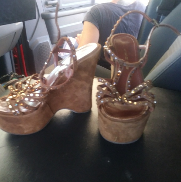 High end 👠 - Picture 5 of 8